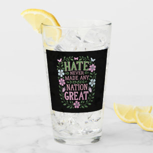 Hat har aldrig gjort någon nation stor floral glaskopp