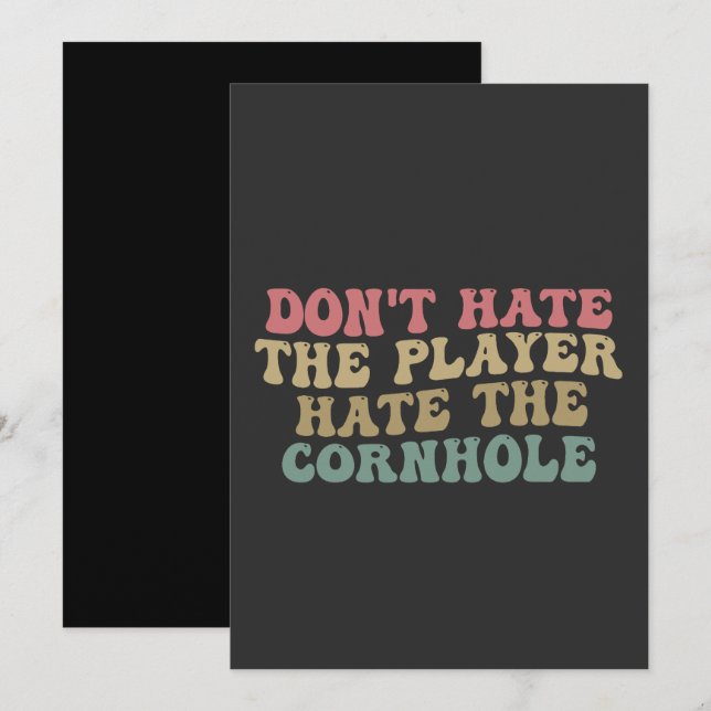Hata inte spelaren, hata cornhole roligt  inbjudningar (Fram/baksida)