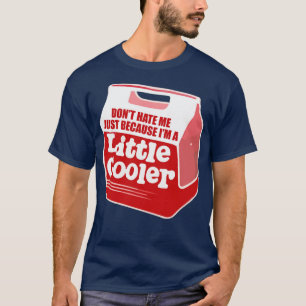 Hata mig inte bara för att jag är lite svalare på t shirt