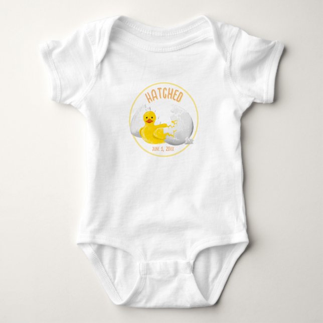 Hatched Baby Birthday T Shirt (Framsida)