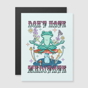 "Hate inte, Meditate" Fredlig groda och Blommigt