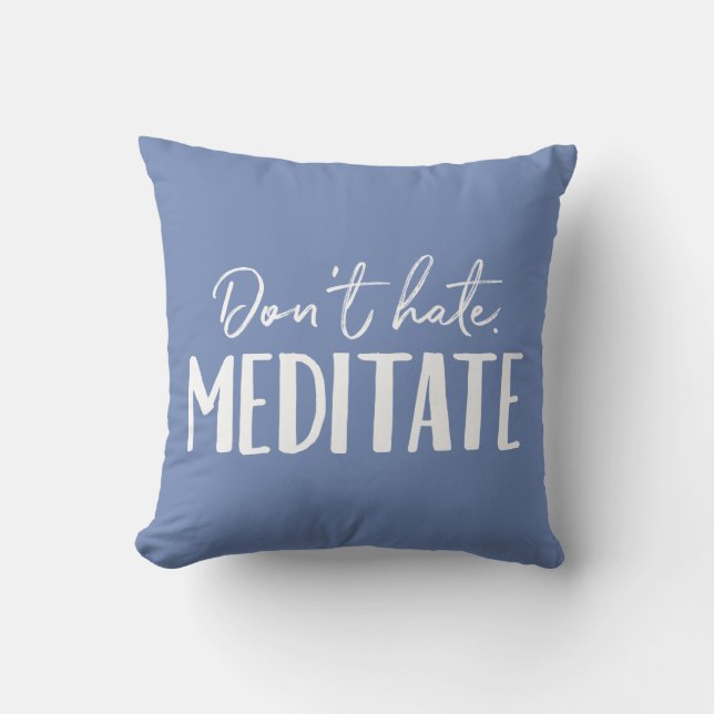 Hate inte Meditate Typography Kudde (Framsida)