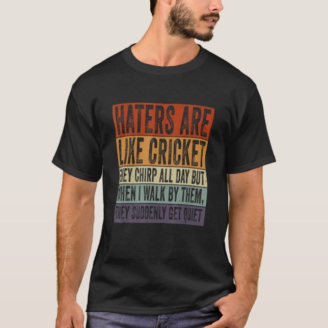 Hater är som Cricket... De kör hela dagen. T Shirt (Framsida)