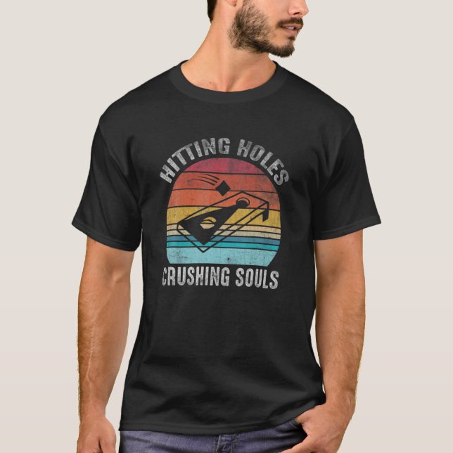 Hating Hål Crushing Souls Funny Retro Cornhole T Shirt (Framsida)