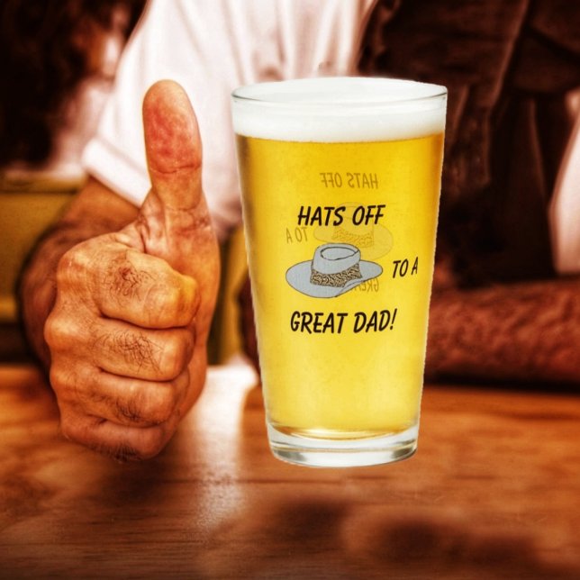 Hatt av, Grått Hat Glass Kopp (Dad certainly approves, when his favorite brew, is served up in his Hats Off-Gray Hat Glass Cup!)