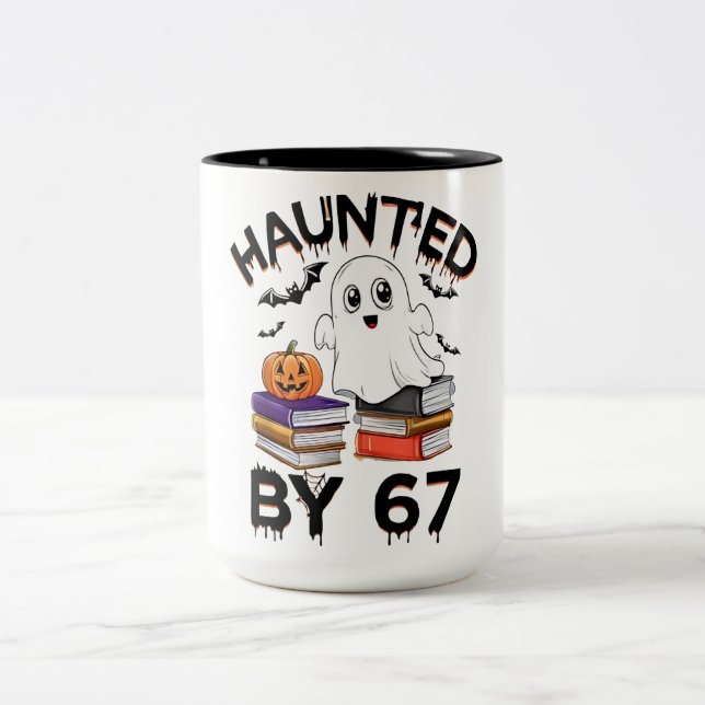 Haunted by 67 - Funny Boo Ghost Pumpkin Halloween Två-Tonad Mugg (Center)