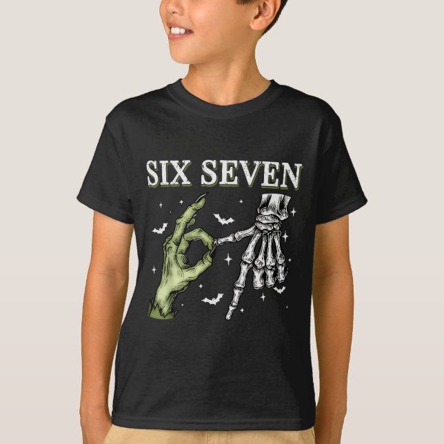Haunted By 67 – Funny Skeleton Hands Halloween Cos T Shirt (Framsida)