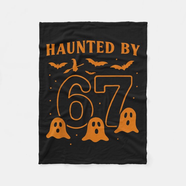 Haunted By 67 Meme Halloween Ghost Graphic  Fleecefilt (Framsidan)