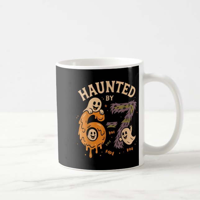 Haunted By 67 Six Seven Meme Gen Alpha Funny Hallo Kaffemugg (Höger)