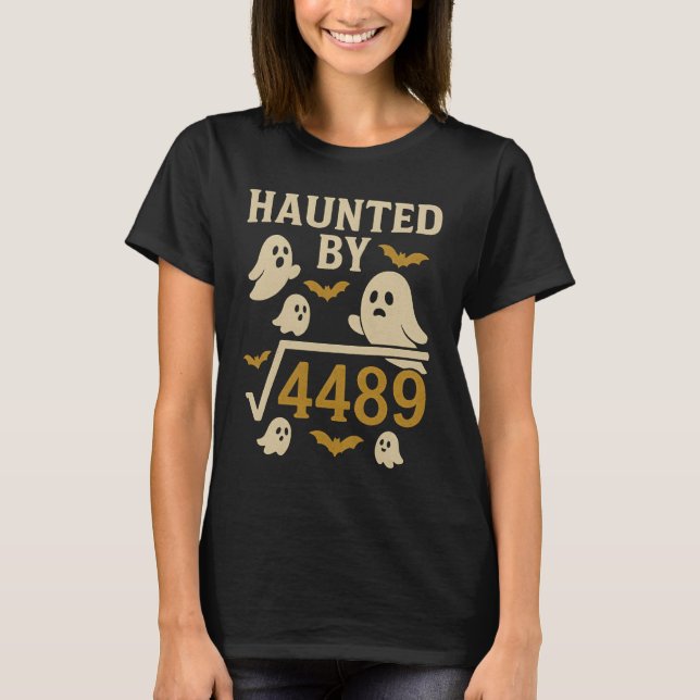 Haunted by Larry 4489 Funny Halloween Math T Shirt (Framsida)