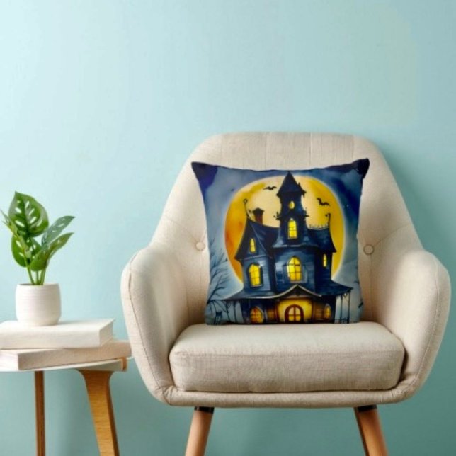 Haunted Hollow & Moon  Kudde (Throw Pillow 100% polyester heavyweight stretch material. Hidden zipper Made in the USA.
)