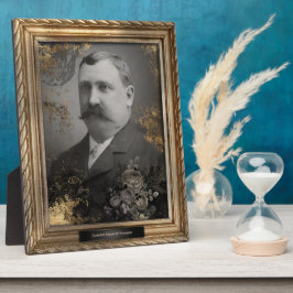 Haunted Porträtt | Plaque | Mustache Man