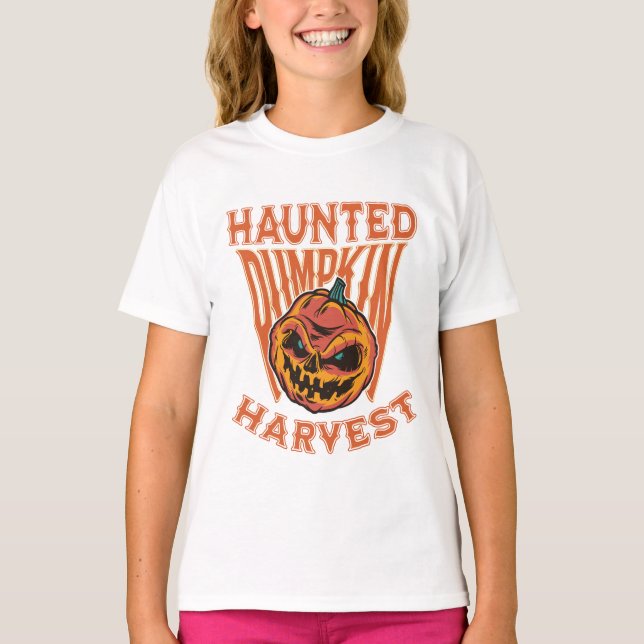 Haunted Pumpkin Harvest – Retro Halloween  T Shirt (Framsida)