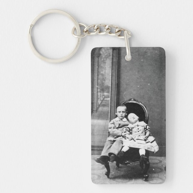 Haunting Vintage Sibling Portrait  (Framsidan)