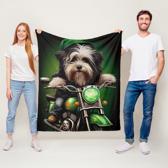 Havanese Hund Driving Bike St. Patrick's Day Fleecefilt (På plats)