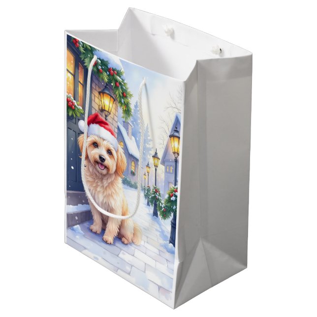 Havanese Snowy Village Walk Santa Hat Christmas (Framsidan Vinklad)