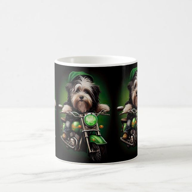 Havanesiska hund kör cykel St. Patrick's Day Kaffemugg (Center)