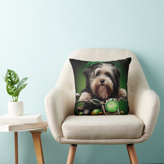 Havanesiska hund kör cykel St. Patrick's Day Kudde (Stol)