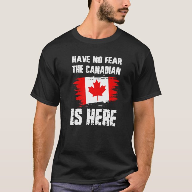 Have No Fear The Canadian Is Here Canada Flag Prid T Shirt (Framsida)