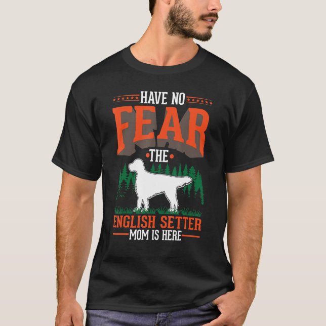 Have no fear The English Setter Mom is here T Shirt (Framsida)