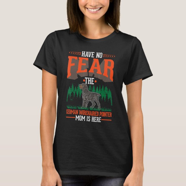 Have no fear The German Wirehaired Pointer Mom is  T Shirt (Framsida)