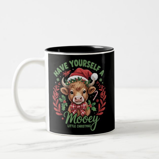 Have Yourself A Mooey Little Xmas Highland Cow Två-Tonad Mugg (Vänster)