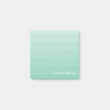 Havet skummar skuggar av ungdomliga gröna randar