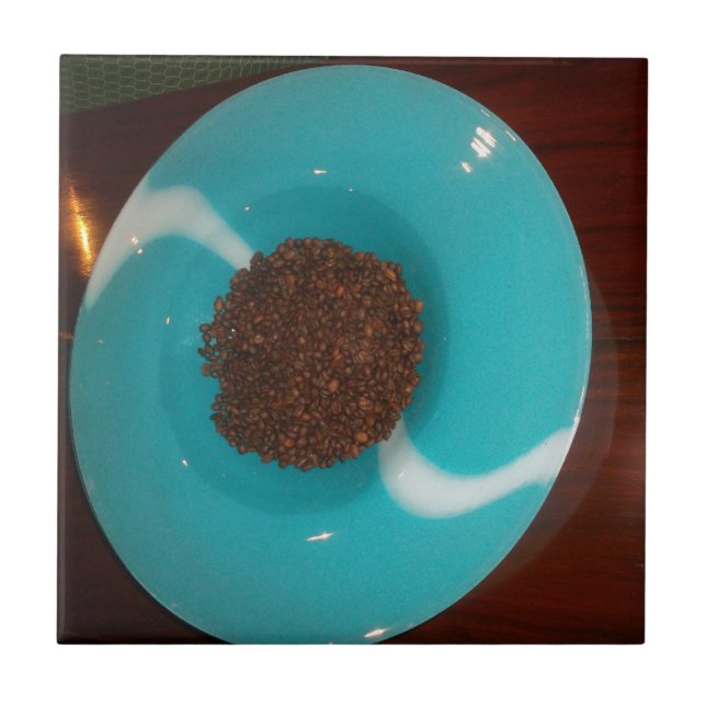 Havets beröring: En cyan Bowl av kaffe Kakelplatta (Framsidan)