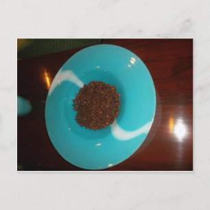 Havets beröring: En cyan Bowl av kaffe Vykort