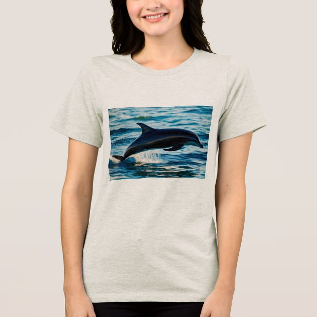 Havets skugga: Den svarta delfinen T Shirt (Framsida)
