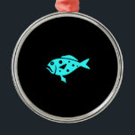 HavGlow_Aqua Blått-på-Svart havsaborre Julgransprydnad Metall<br><div class="desc">Dekorera ditt helgdagträd med ett slå havglöd, maritima symboler, prydnad för jul för design för aquablått-på-svart havsaborre högvärdig. Eller ha på sig den något liknande ett halsband. Denna lite "vårdare" är fullständigt anpassadet, för. Du kan ändra formatet, placerar, färgar, och, numrera av havsaborren, tillsammans med bakgrundsfärgen. Plusen tillfogar dina egna...</div>