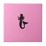 HavGlow_Black-on-Pink sjöjungfru Kakelplatta<br><div class="desc">Visa av din kärlek för hav och all dess undersea majestät med vårt slå, havglöd, maritima symboler, svart-på-rosor sjöjungfru som den collectible hem- dekoren belägger med tegel konst. Accessorize ditt härligt belägger med tegel med trivetramar, eller gåvan boxas för en minnesvärd gåva eller minnessak. Om du är den känsliga kreativet,...</div>