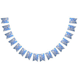 Havsblå och himlar blå reflektioner vimplar