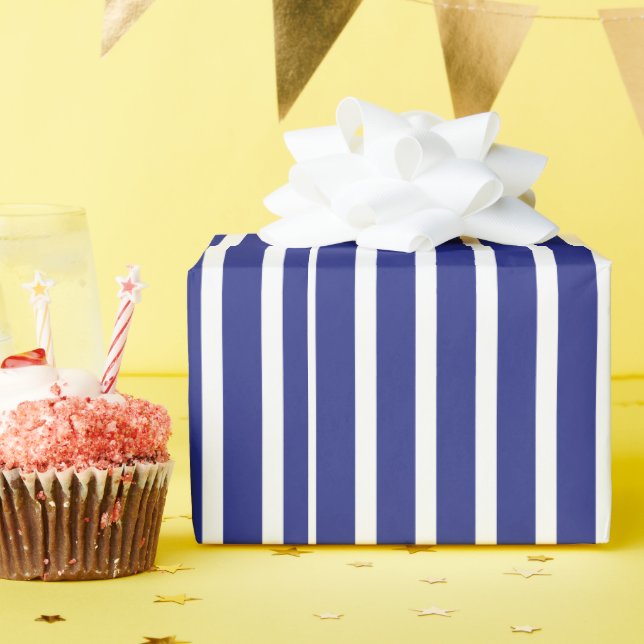 Havsblått och vitt rand mönster presentpapper (Födelsedagsfest)