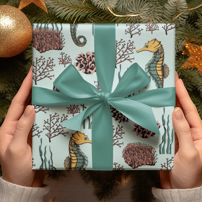 Havsbottentält Seahorse & Coral Nautical Presentpapper (Beautiful Hand-drawn Seahorse & Red Corals Pattern. Teal & Gold Seahorses against Mint Background.)