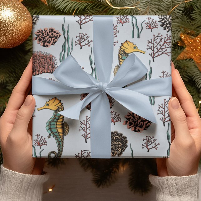 Havsbottentält Seahorse & Coral Nautical Presentpapper (Beautiful Hand-drawn Seahorse & Red Corals Pattern. Teal & Gold Seahorses. Light Blue Background.)