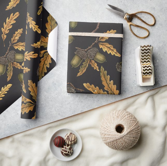 Havsbottnar och ek-löv på svart presentpapper (Hantverk)