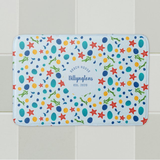 Havsfamiljens anpassningsbar i strandhuset i namn badrumsmatta (Custom holiday home beach sea collage bathroom mat with personalized name, year.)