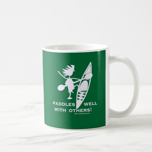 Havskajaken paddlar väl vit kaffemugg (Höger)