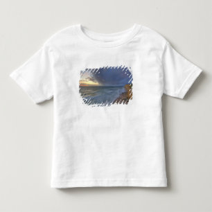 Havsklippor fångar dagens sista ljus vid Pomponi T-shirt
