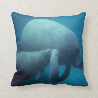 HAVSlivmanatee-mor och kalv Kudde