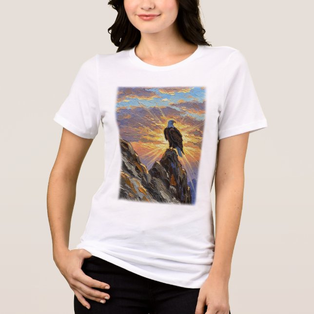 Havsörn på bergstopp vid soluppgång – Patriotisk T Shirt (Framsida)