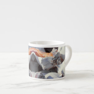 Havsskal i solljus och skugga espressomugg