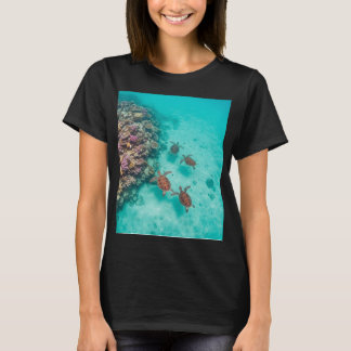 Havssköldpaddor i korallrev t shirt