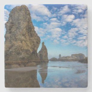Havsstackar på Bandon Beach i Bandon, Oregon 1 Underlägg Sten
