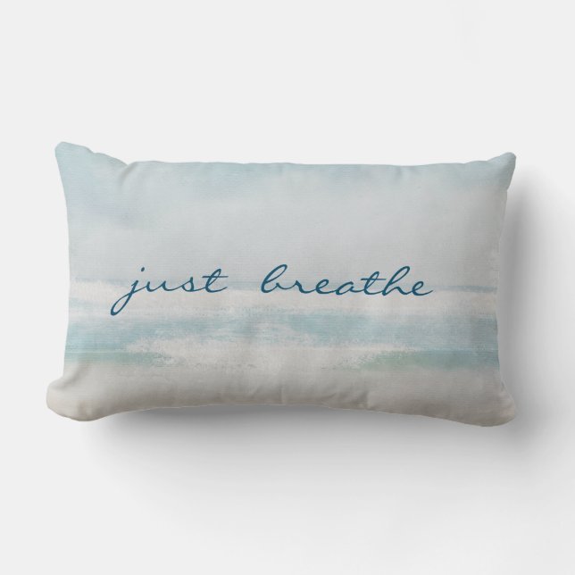 Havsvattenfärg med Just Breathe-text Lumbarkudde (Framsida)