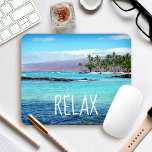 Hawaii Beach Blue Ocean Grönt Handflatan Träd Slap Musmatta<br><div class="desc">Slappna av. Tillbaka till tropiska semesterbrasor, rensa turkosa blå vatten och svälja handflatan träd medan du arbetar på datorn med den här fantastiska fotomuspekaren med vibrerande färgad. Utforska och utforska freden på den här soliga Big Island Hawaiian-stranden. Gör en underbar gåva till någon speciell! Du kan enkelt anpassa den här...</div>