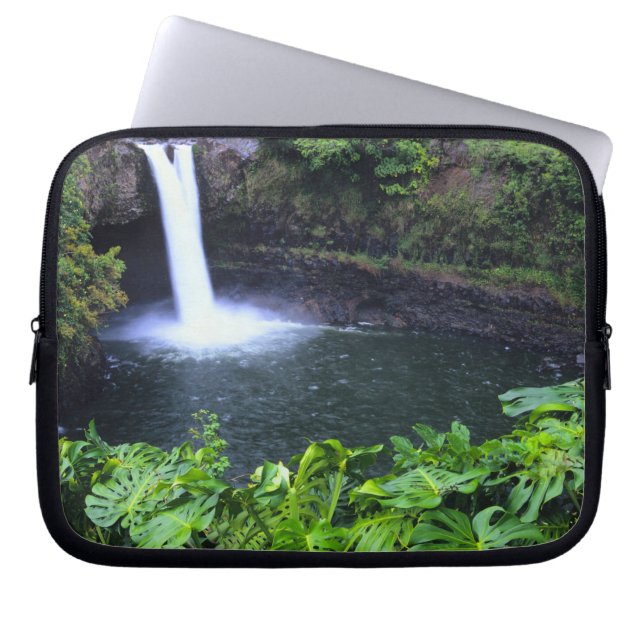 Hawaii, Big Island, Hilo, Rainbow Falls, Lush Laptop Sleeve (Framsidan)