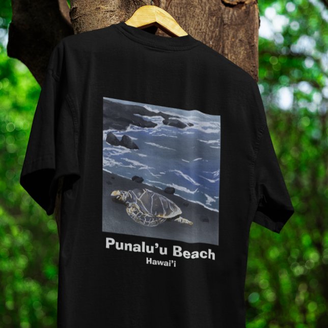 Hawaii Havssköldpadda på Svart Sand Strand T-Shirt (Skapare uppladdad)