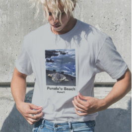 Hawaii Havssköldpadda på Svart Sand Strand T-Shirt